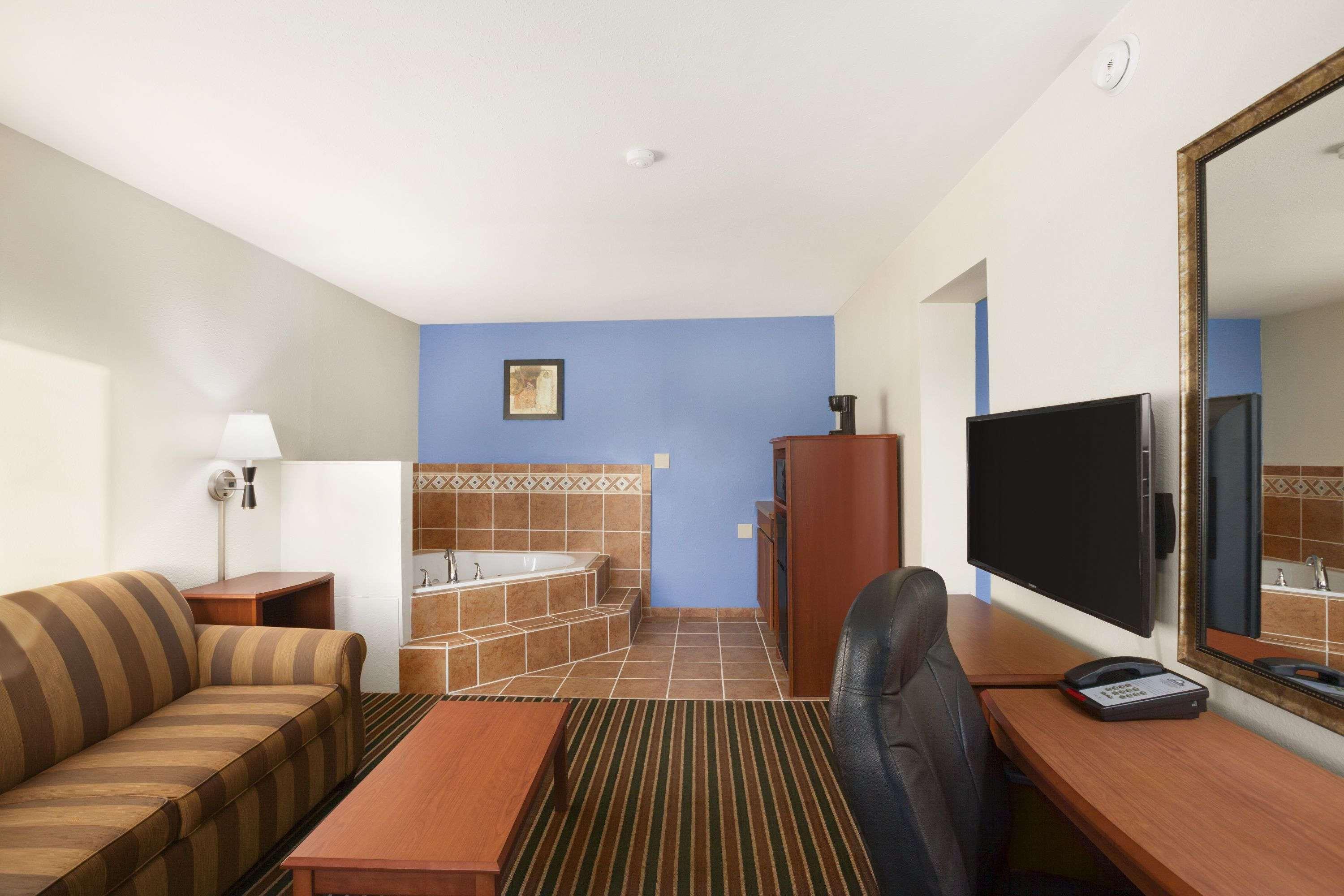 Days Inn By Wyndham Champaign/Urbana Ngoại thất bức ảnh