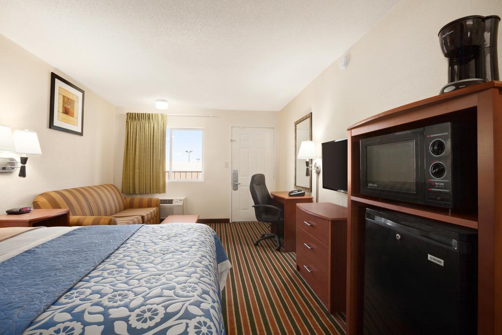 Days Inn By Wyndham Champaign/Urbana Ngoại thất bức ảnh